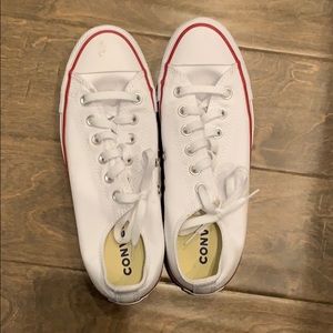 White converse low tops